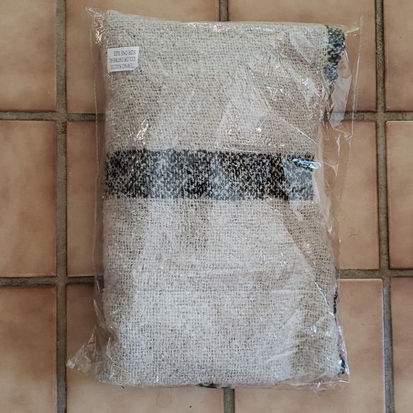 Plaid Poncho Shawl Turtleneck OS Beige Plaid NWT - Picture 6 of 6